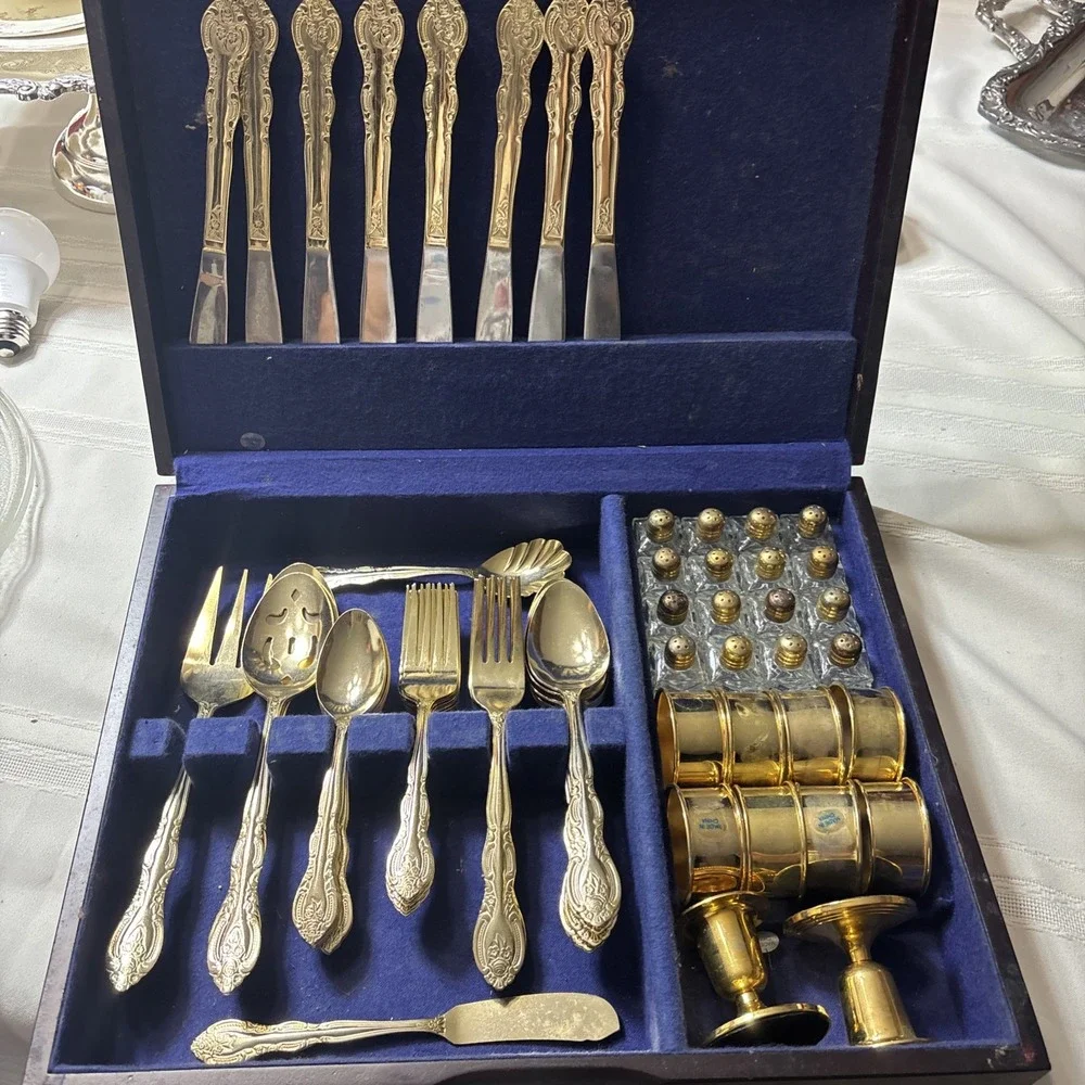 International Silver Company San Marcos 70 Pc 24kt Gold Plated Flatware Set